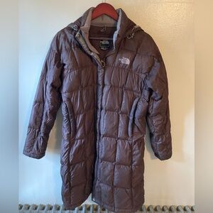 The North Face women’s long metropolis brown puffy jacket in brown size small